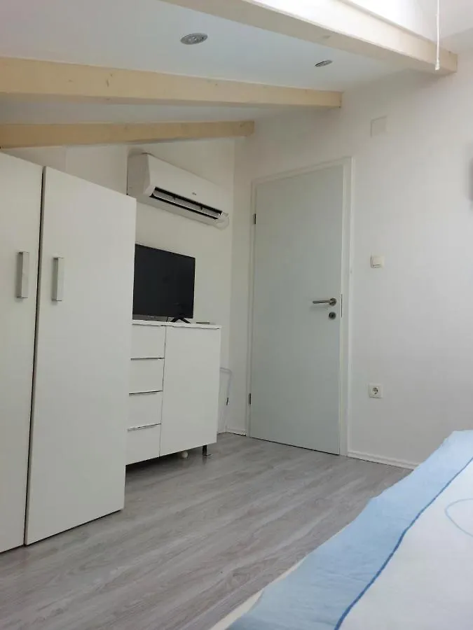 Apartman Nekic 3 크레스 아파트