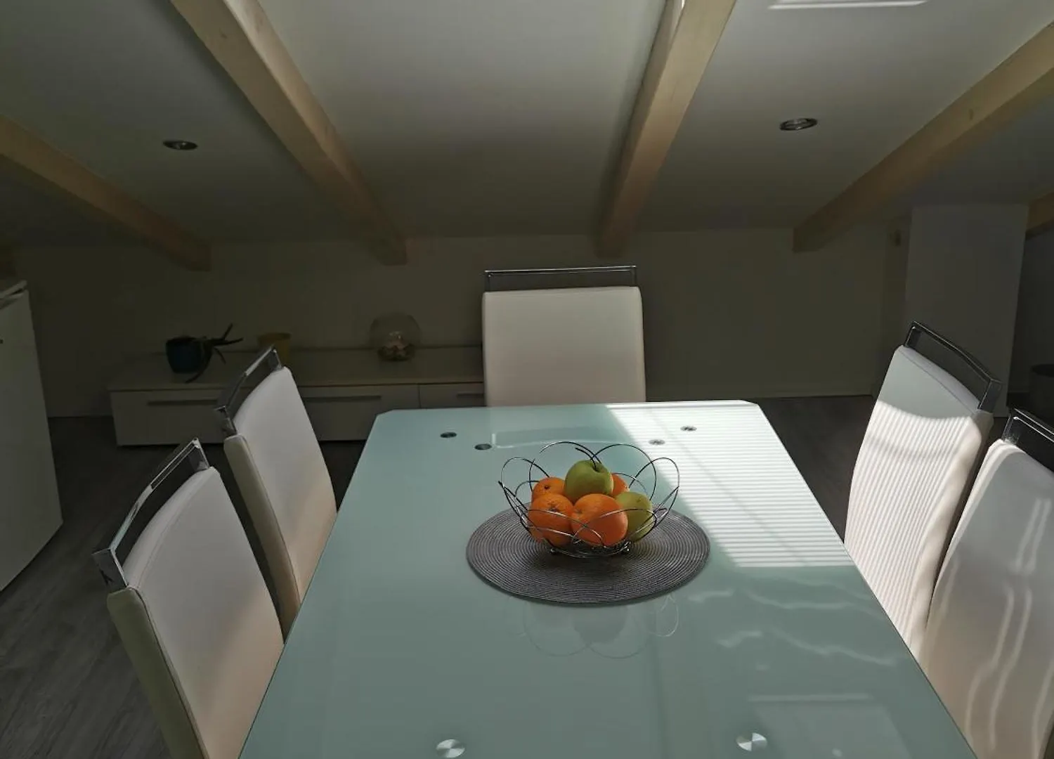 아파트 Apartman Nekic 3 크레스